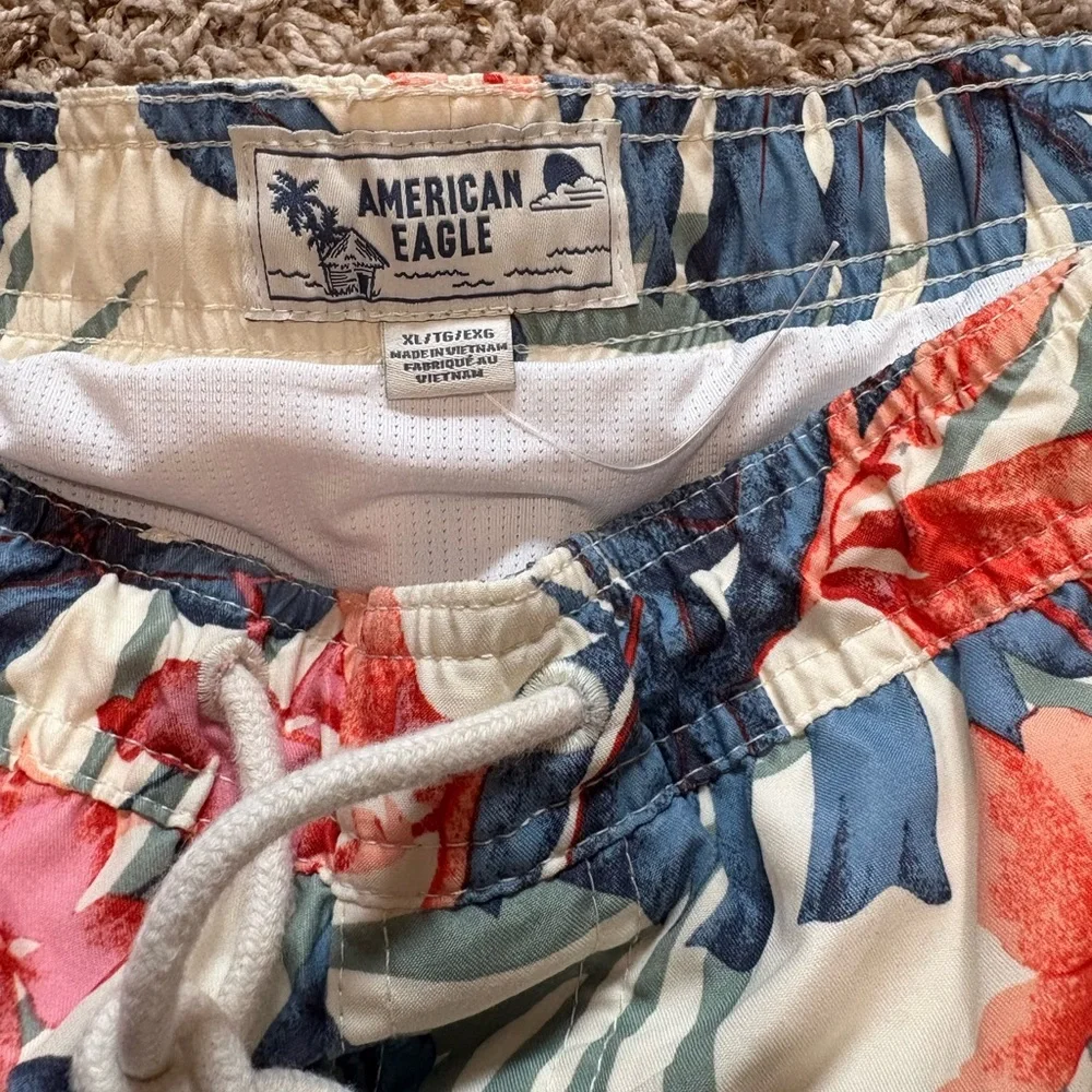 American Eagle Outfitters Floral 5.5in Swim Trunks mens size XL